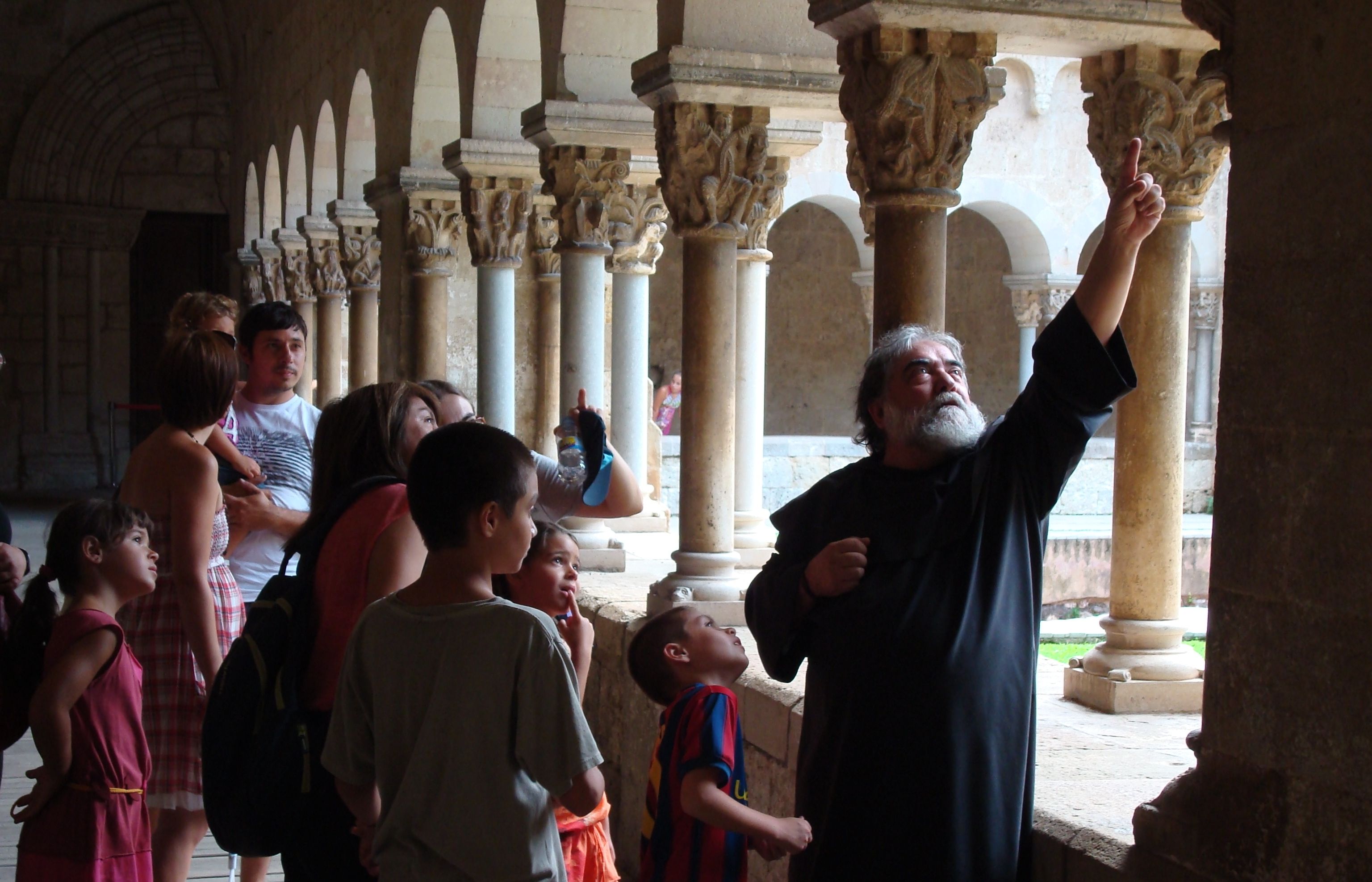 Coneix la història dels capitells del claustre del Monestir. FOTO: C.Caballé