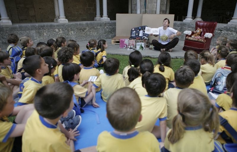 Fins ara, el Petits!Grans!Llibres! es feia al Claustre del Monestir. FOTO: Artur Ribera