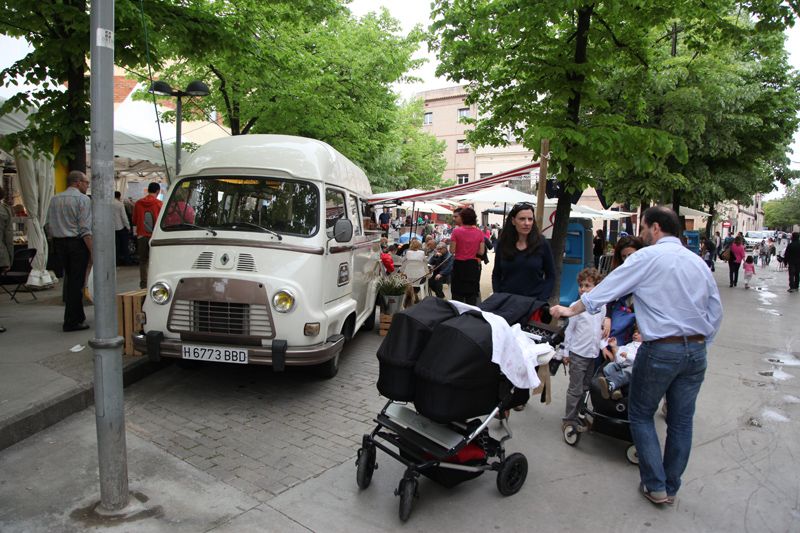 Les Food Truck s'han situat a la plaça de Pep Ventura. FOTO: Lali Puig