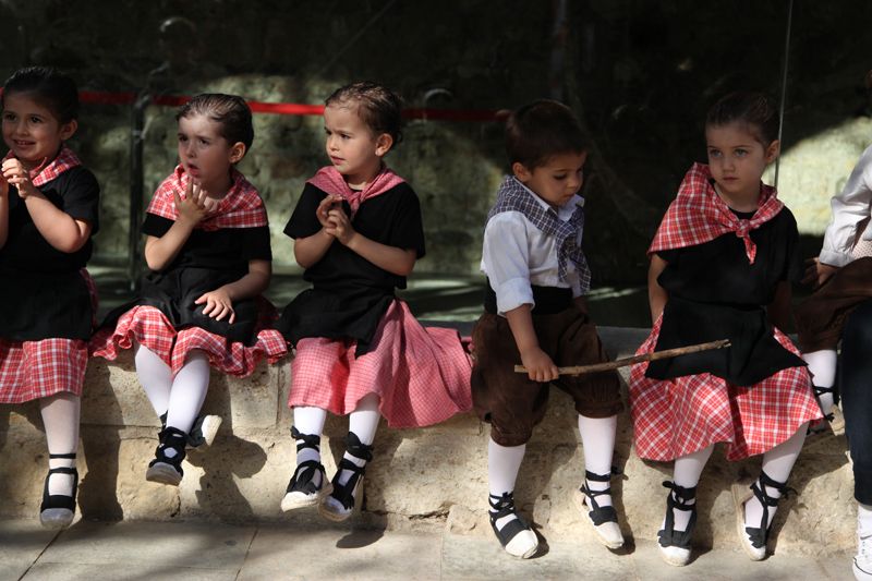 Final de curs de l'Escola de Dansa del Grup Mediterrània a la Plaça de l’Om  FOTOS: Lali Puig