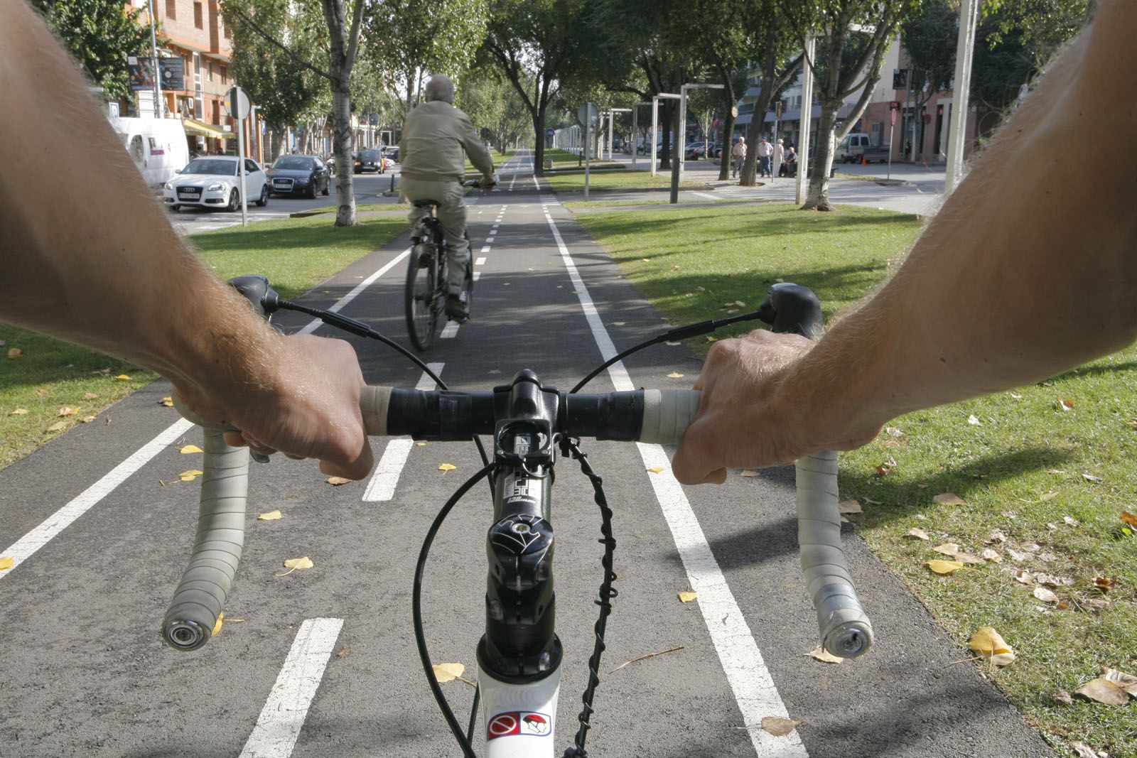 Carril bici a la rambla del Celler FOTO: Artur Ribera