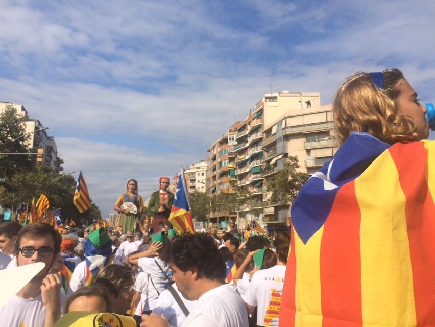 El tram de Sant Cugat, el número 68, està ple de gom a gom des d'abans de les quatre de la tarda. FOTO: Àgata Guinó