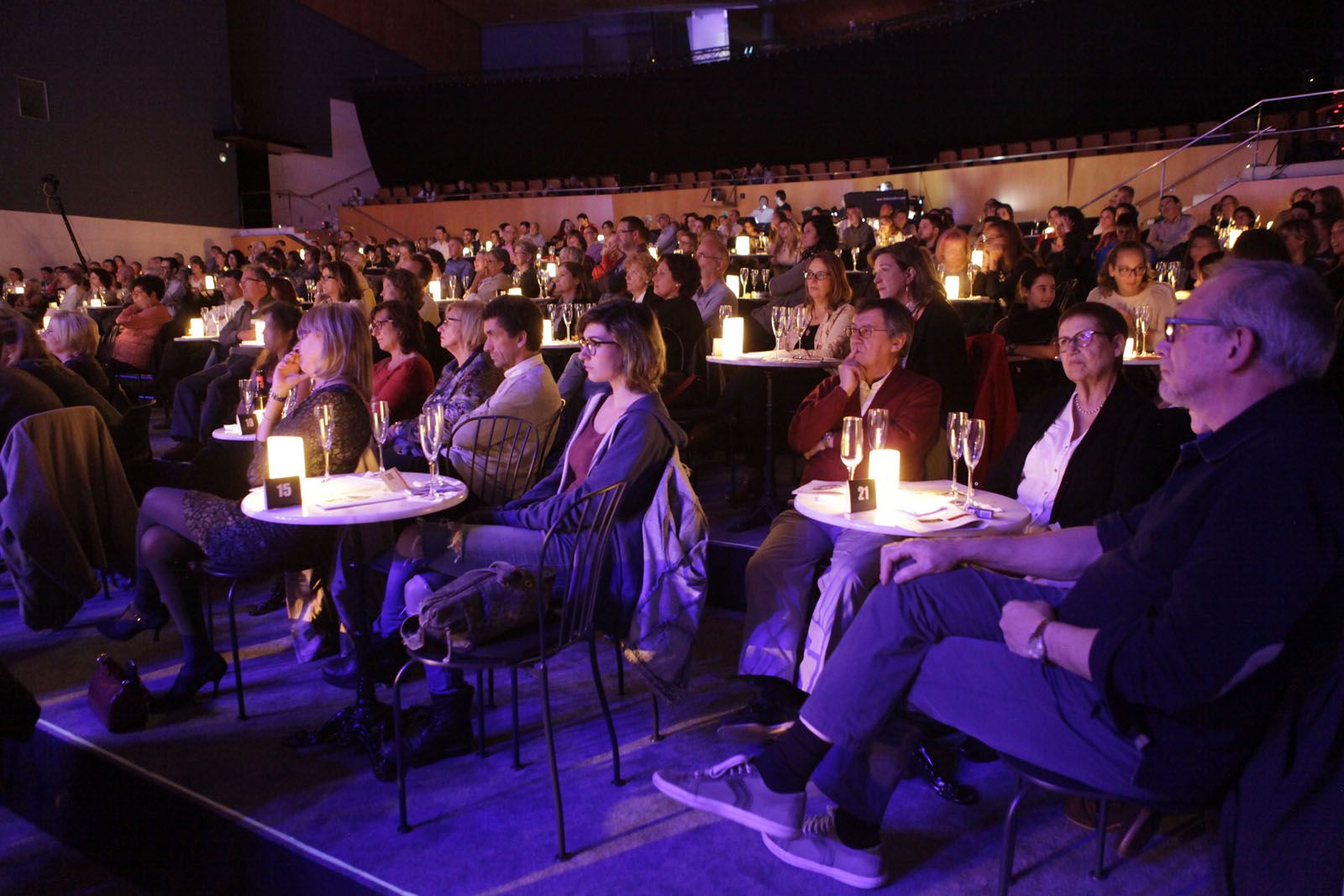 Han assistit unes 300 persones a la Nit de Poesia. FOTO: Artur Ribera