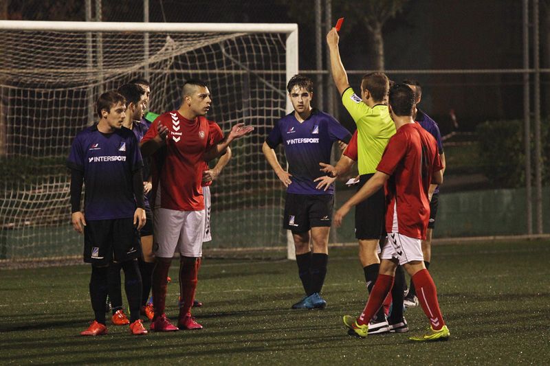 El primer dels quatre jugadors expulsats de la UD Marianao Poblet ha estat Gonzalo. FOTO: Lali Puig