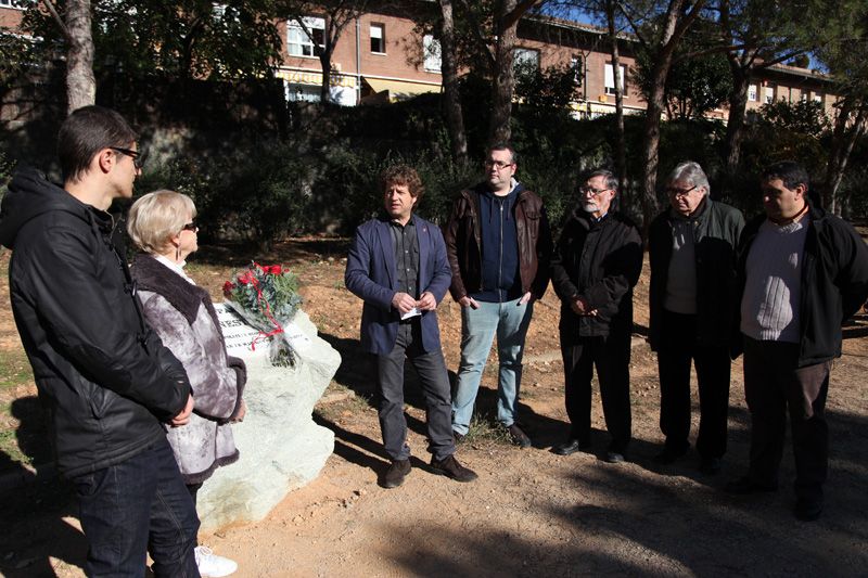 L'homenatge ha compatat amb familiars i membres del partit socialista local. FOTO: Lali Puig