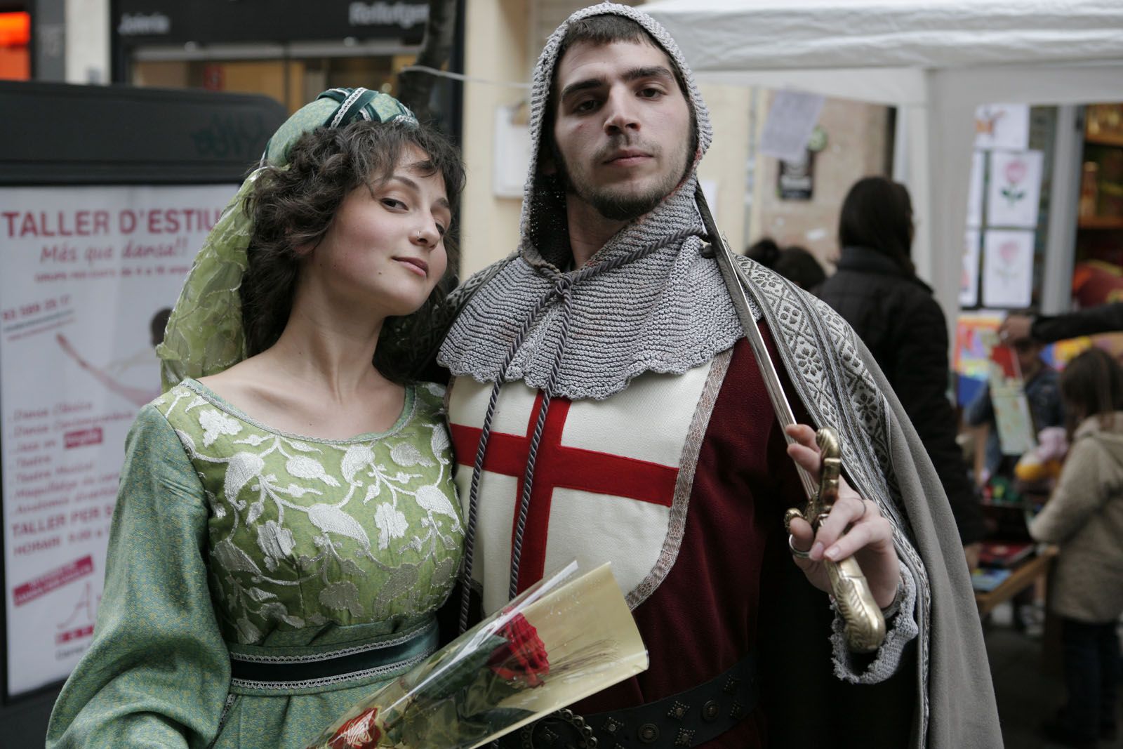 Sant Jordi se celebra el 23 d'abril arreu de Catalunya  FOTO: Artur Ribera