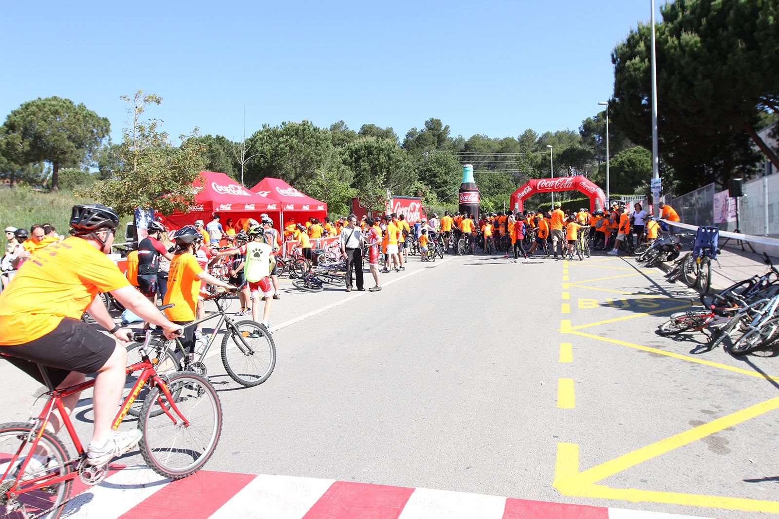 La Bicicletada solidària de l Àgora reuneix més de 500 bicicletes