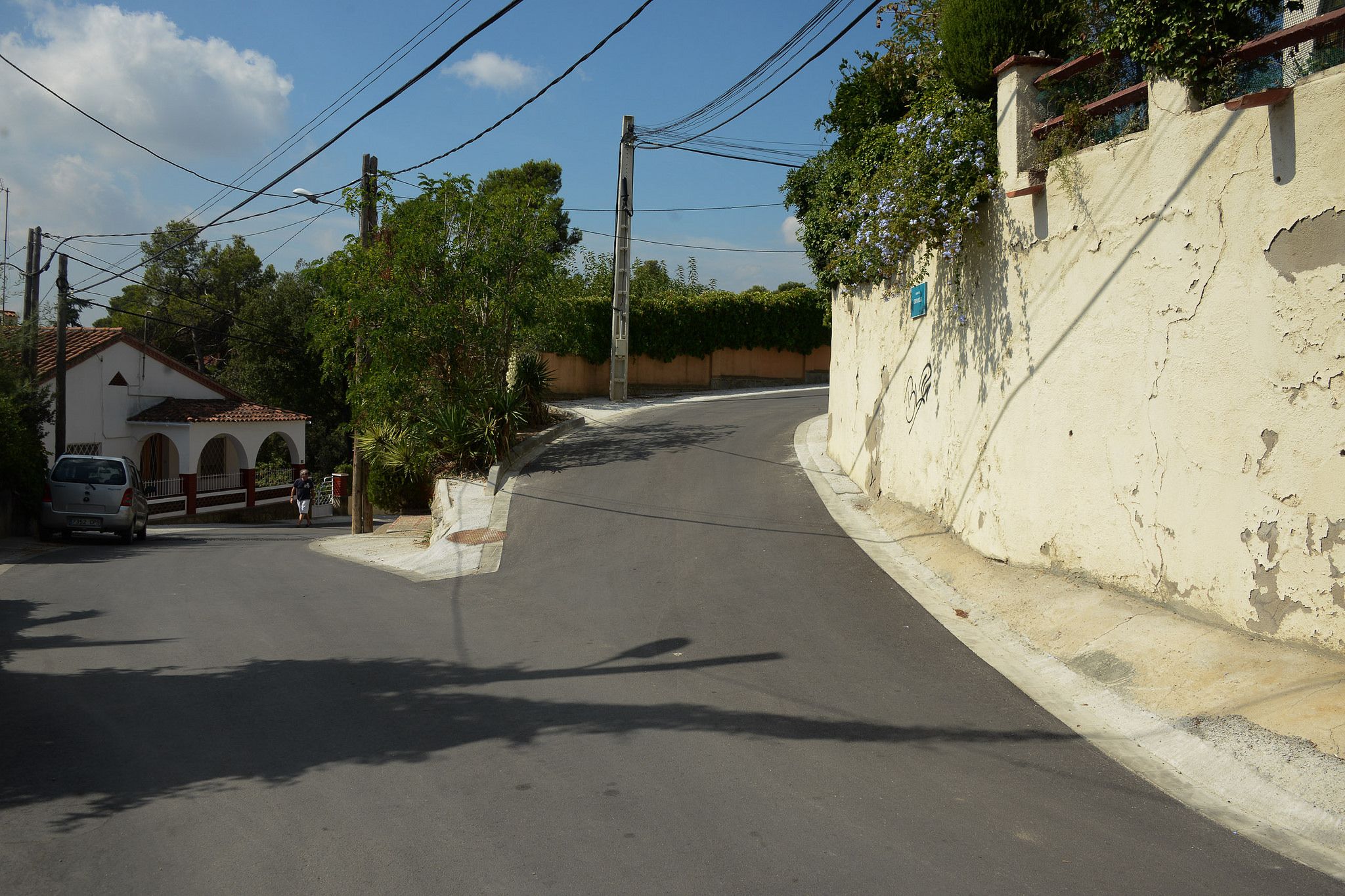 Dos dels carrers asfaltats al sector de la Muntanyesa a la Floresta FOTO: Localpres