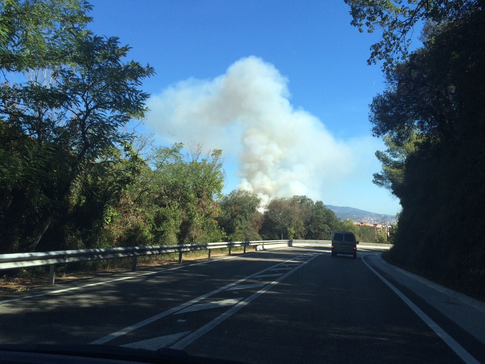 El foc està a tocar de Collserola FOTO: Cedida