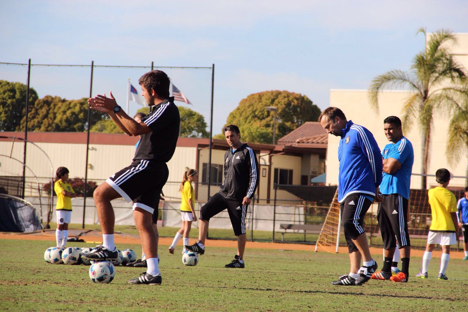 Joan Suriol Borràs treballant a l'acadèmia de futbol. FOTO: San Diego Football Center 