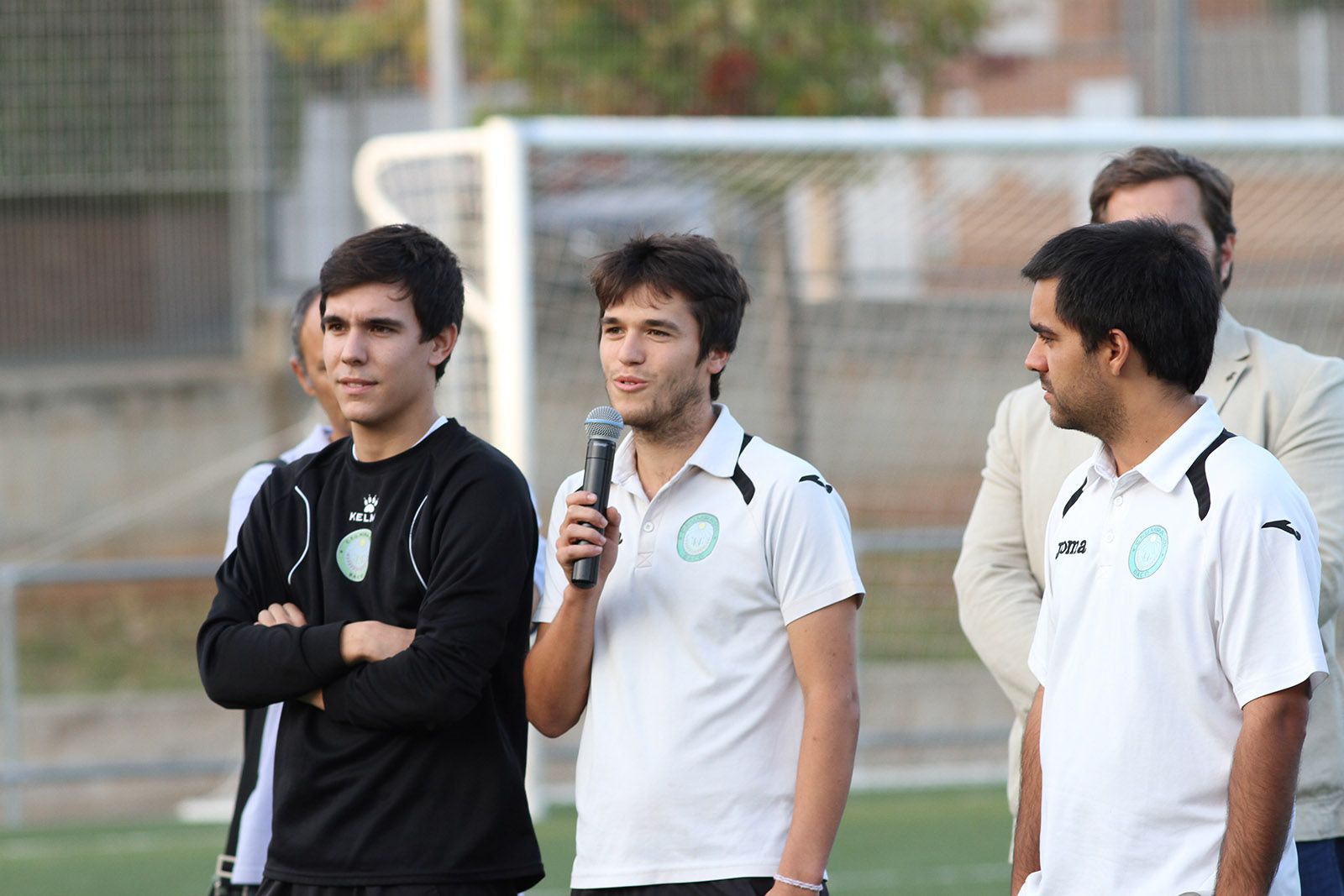 Marc Fort, Pau Villa i Adrià Soler, tres dels sis entrenadors del CFU Mira-sol Baco que han anat al Campus Sant Cugat a l'India. FOTO: Haidy Blanch