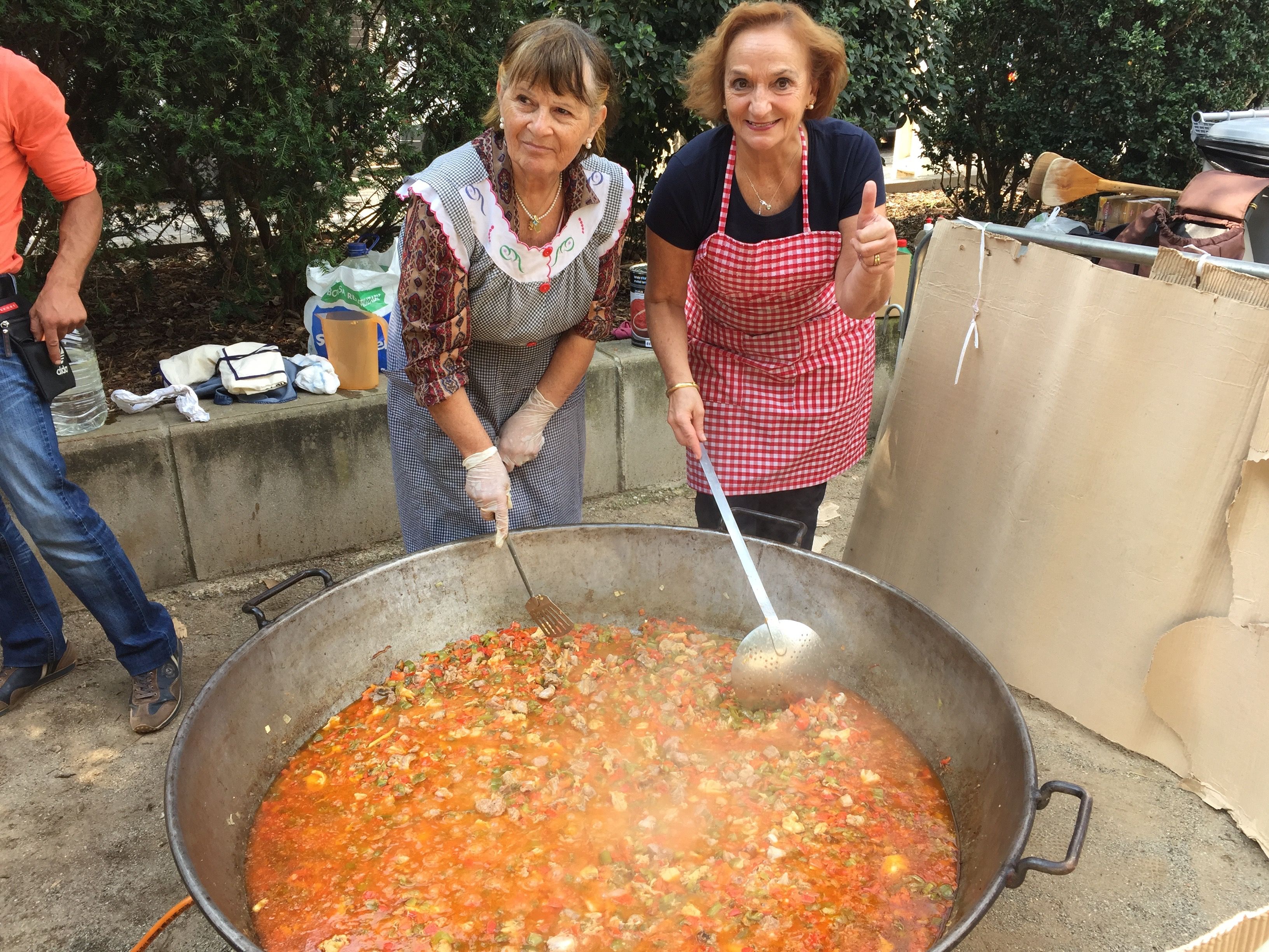 La Paella de Verema ha omplert els jardins de Sant Francesc FOTO: Mireia Puente