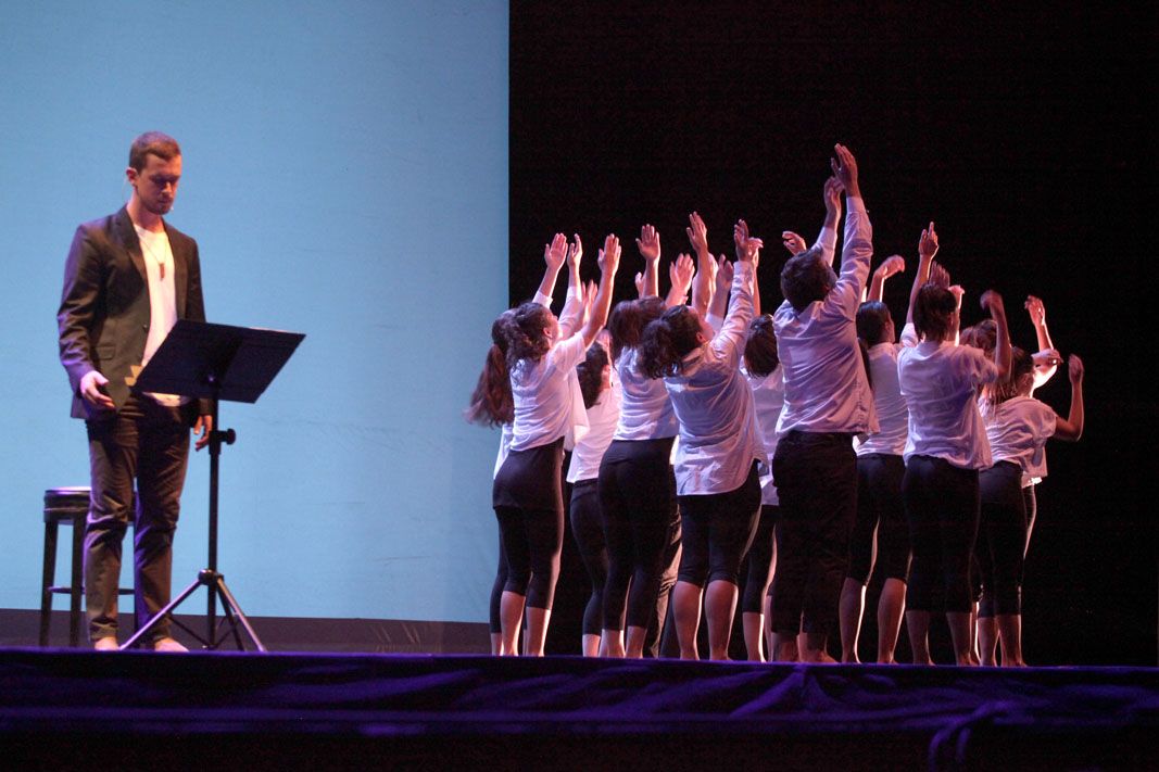 Pere Martínez i el Cos de Dansa de l'Esbart han participat de l'espectacle FOTO: Artur Ribera