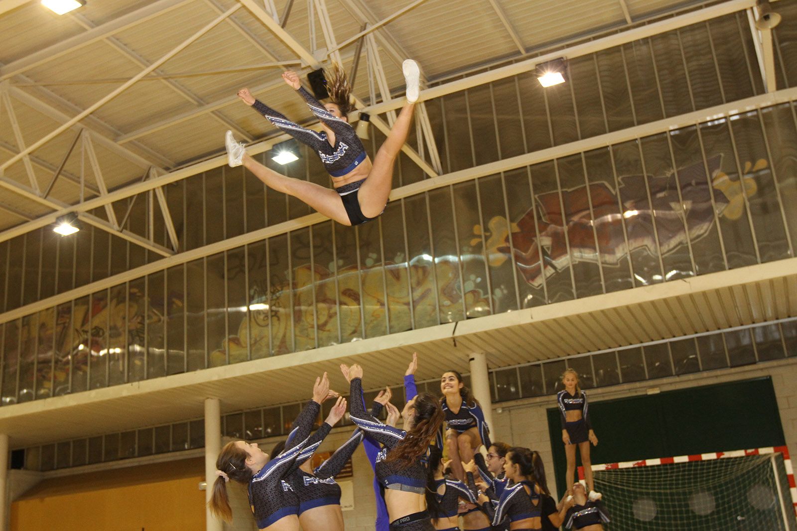 La presentació ha comptat amb l'actuació del grup d'animació BCN Cheer. FOTO: Haidy Blanch