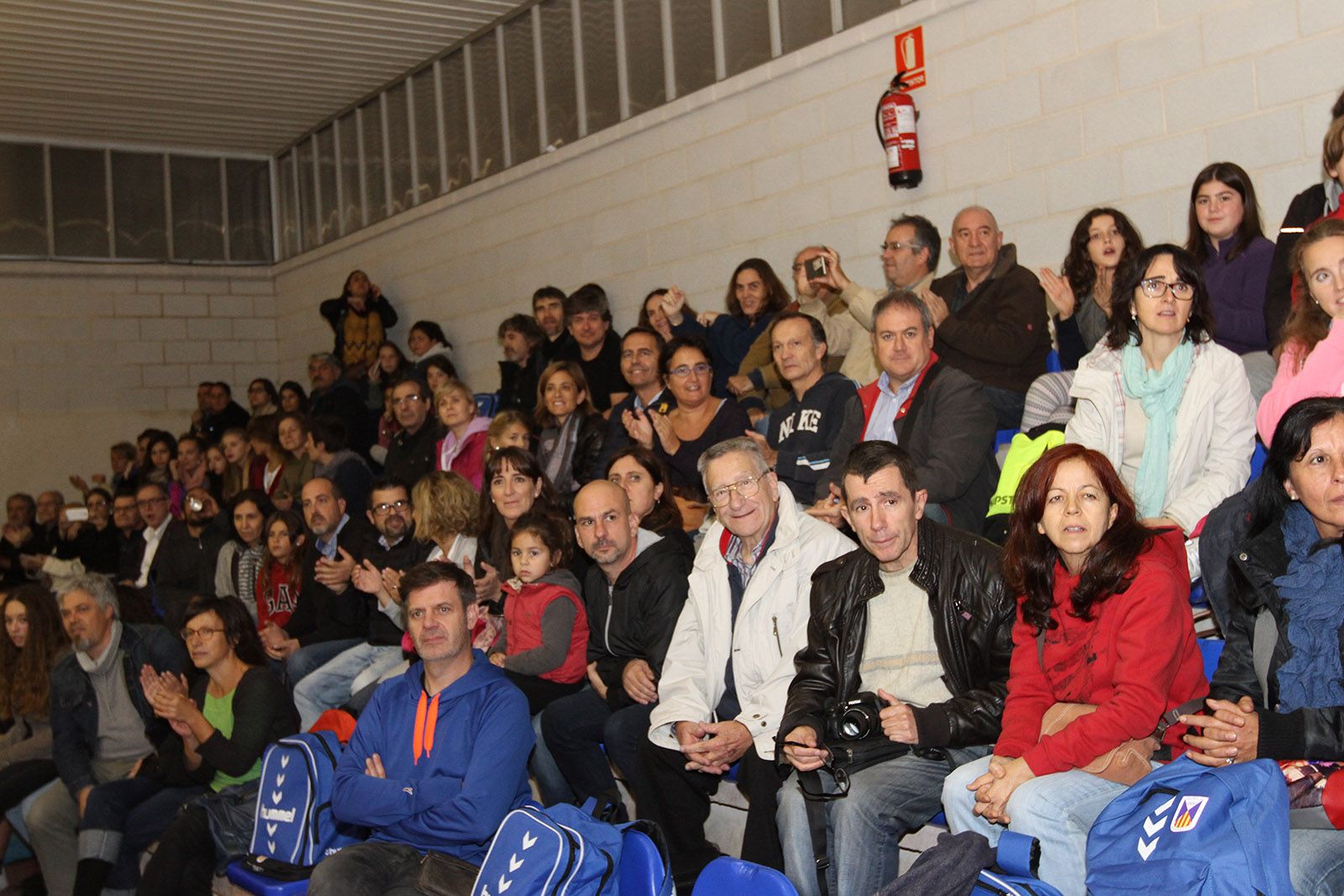 Les grades del pavelló municipal de la Floresta s'han omplert per seguir en directe la presentació. FOTO: Haidy Blanch