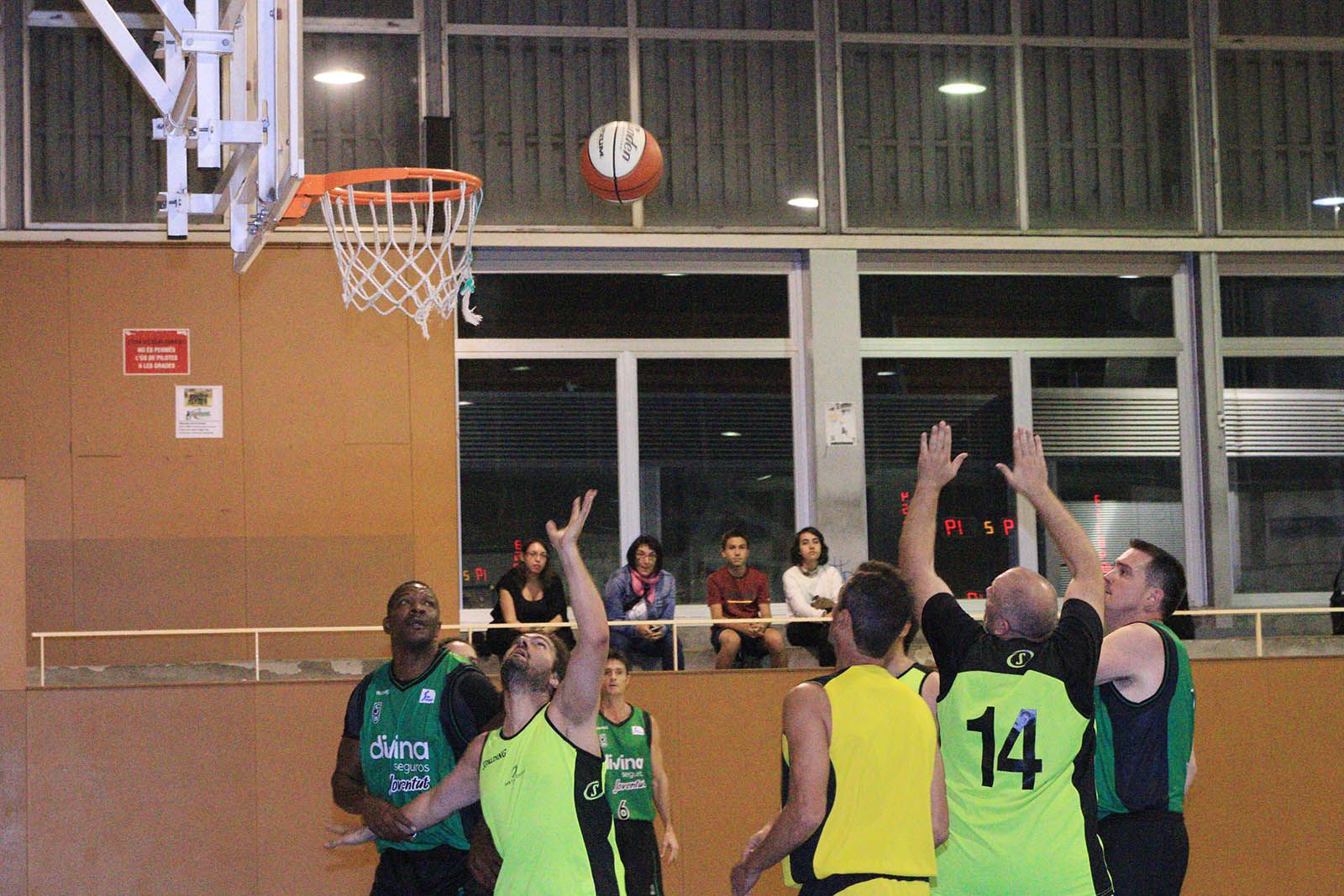 Tots dos equips han gaudit del partit. FOTO: Lali Álvarez