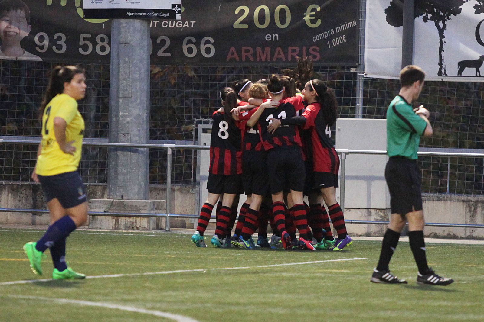 Les vermell-i-negres han celebrat, fins a cinc vegades, un gol. FOTO: Lali Puig