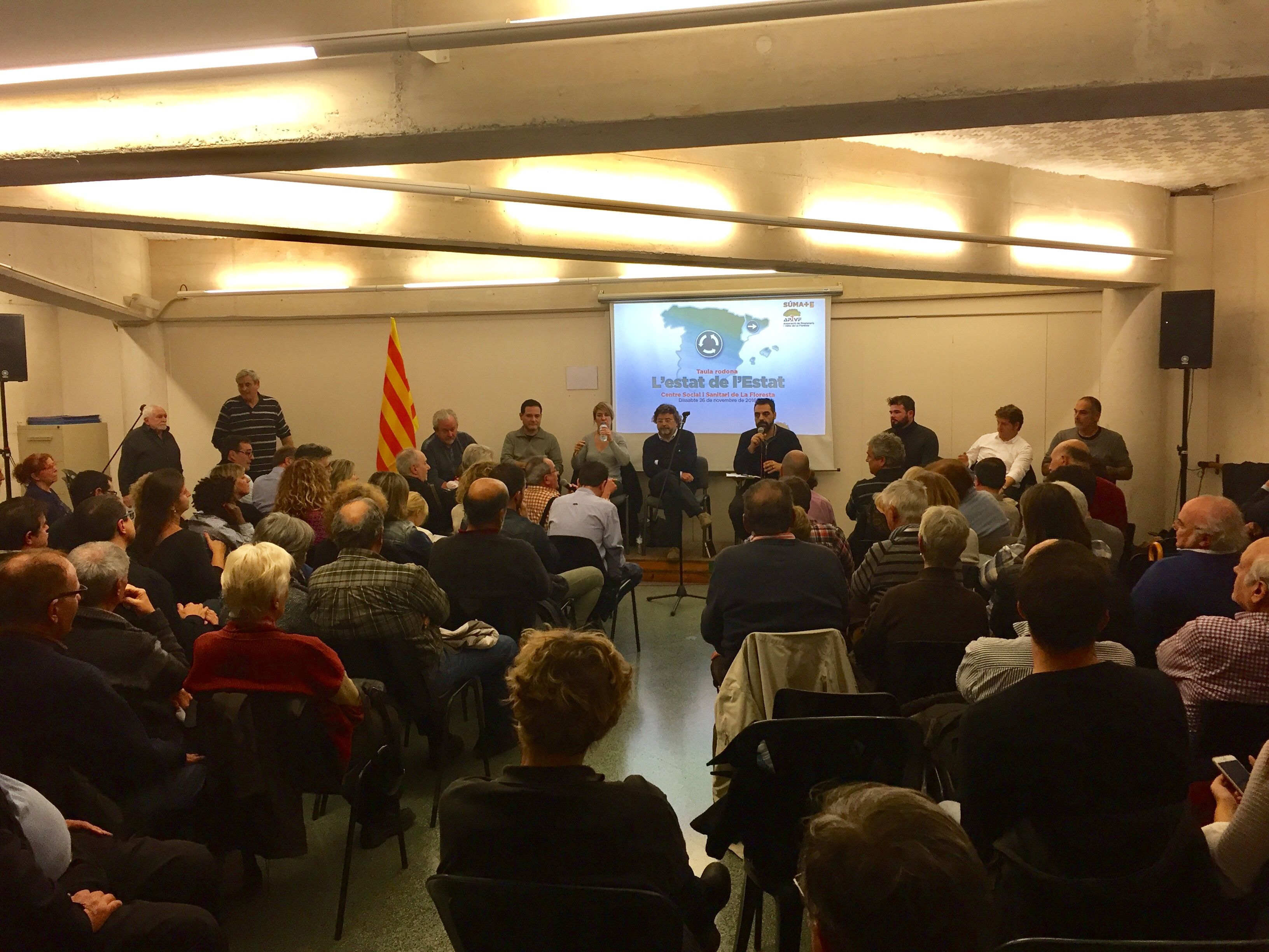 Més de 50 persones han assistit al debat a la Floresta