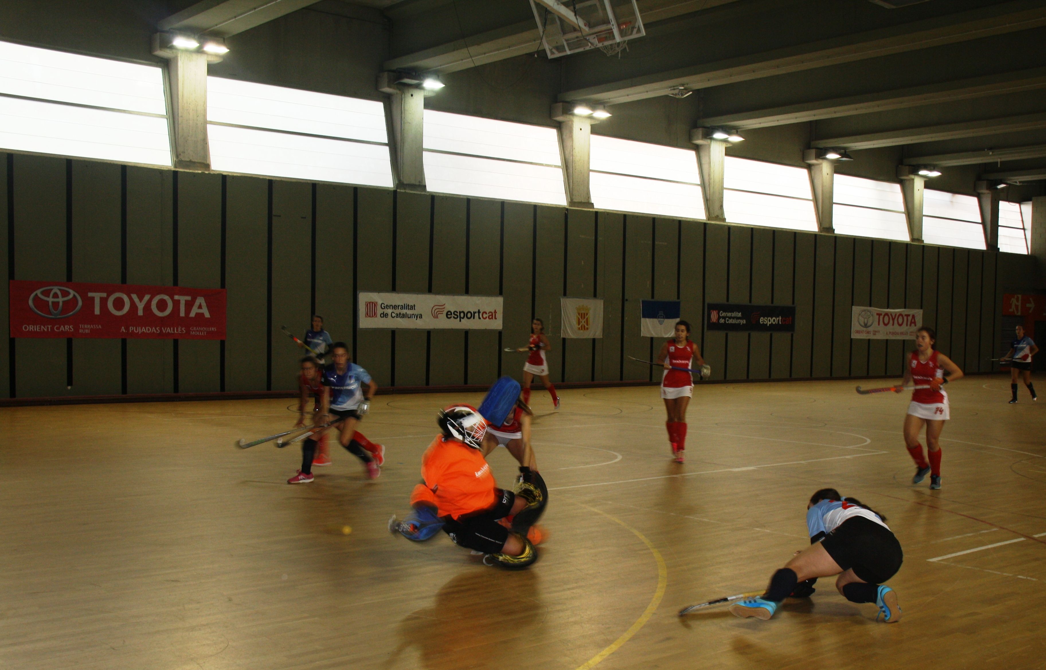 Stefania Piris, en l'acció del segon gol del Junior FC. FOTO: Àlex López Puig