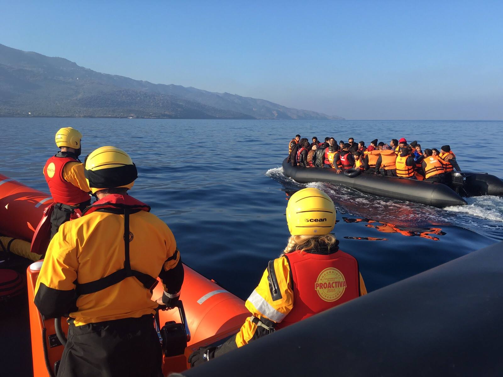 Els socorristes de Proactiva Open Arms realitzen la seva labor diària ajudant i rescatant als refugiats FOTO: Cedida