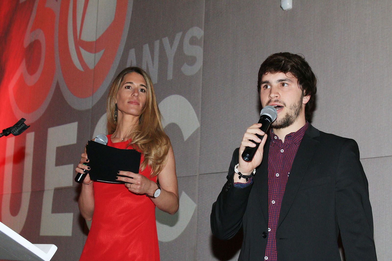 Laura Grau i Sergi Alemany, presentadors del sopar de gala dels 30 anys de la UESC. FOTO: L. À