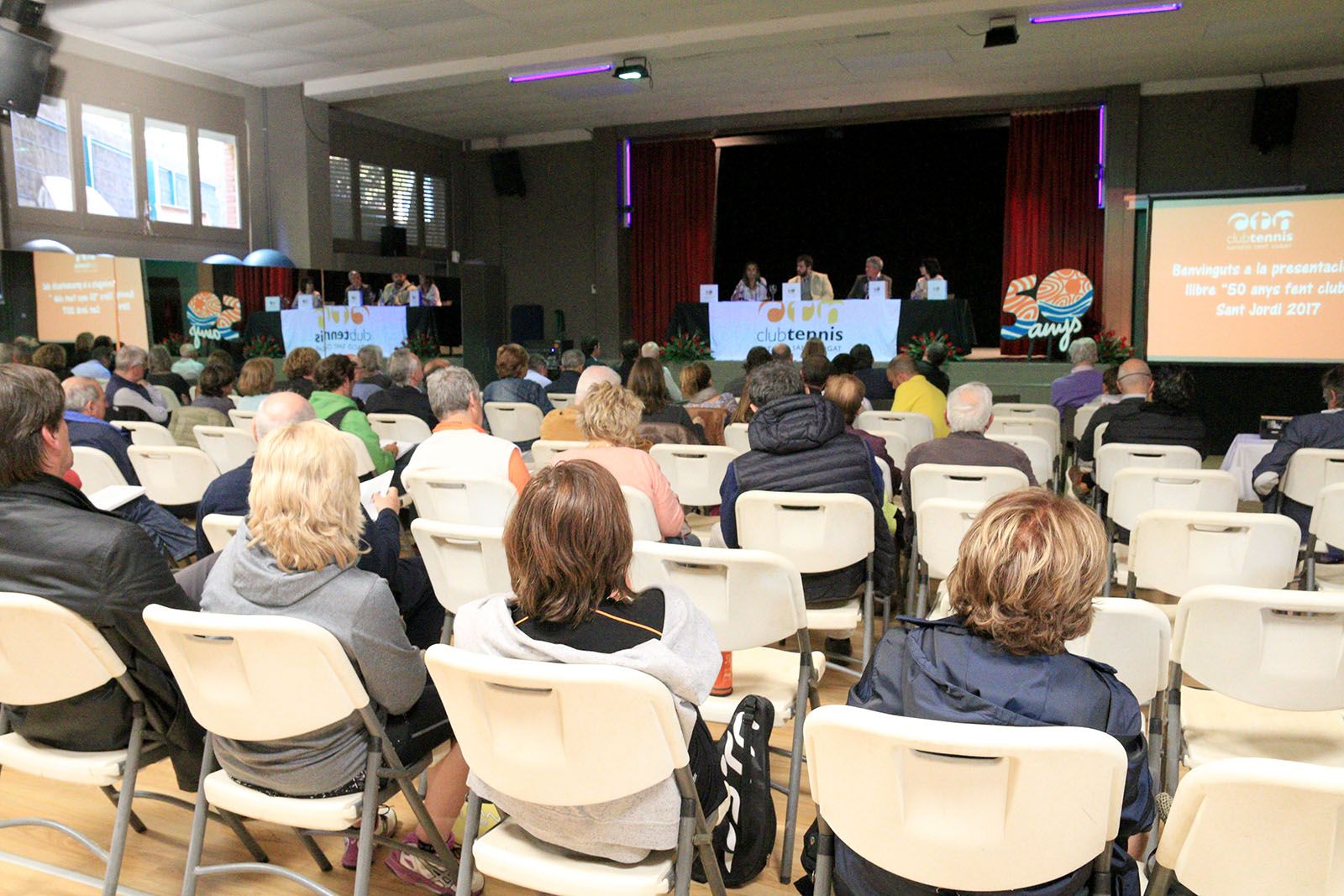 A l'acte hi han participat prop d'un centenar de persones. FOTO: Lali Álvarez