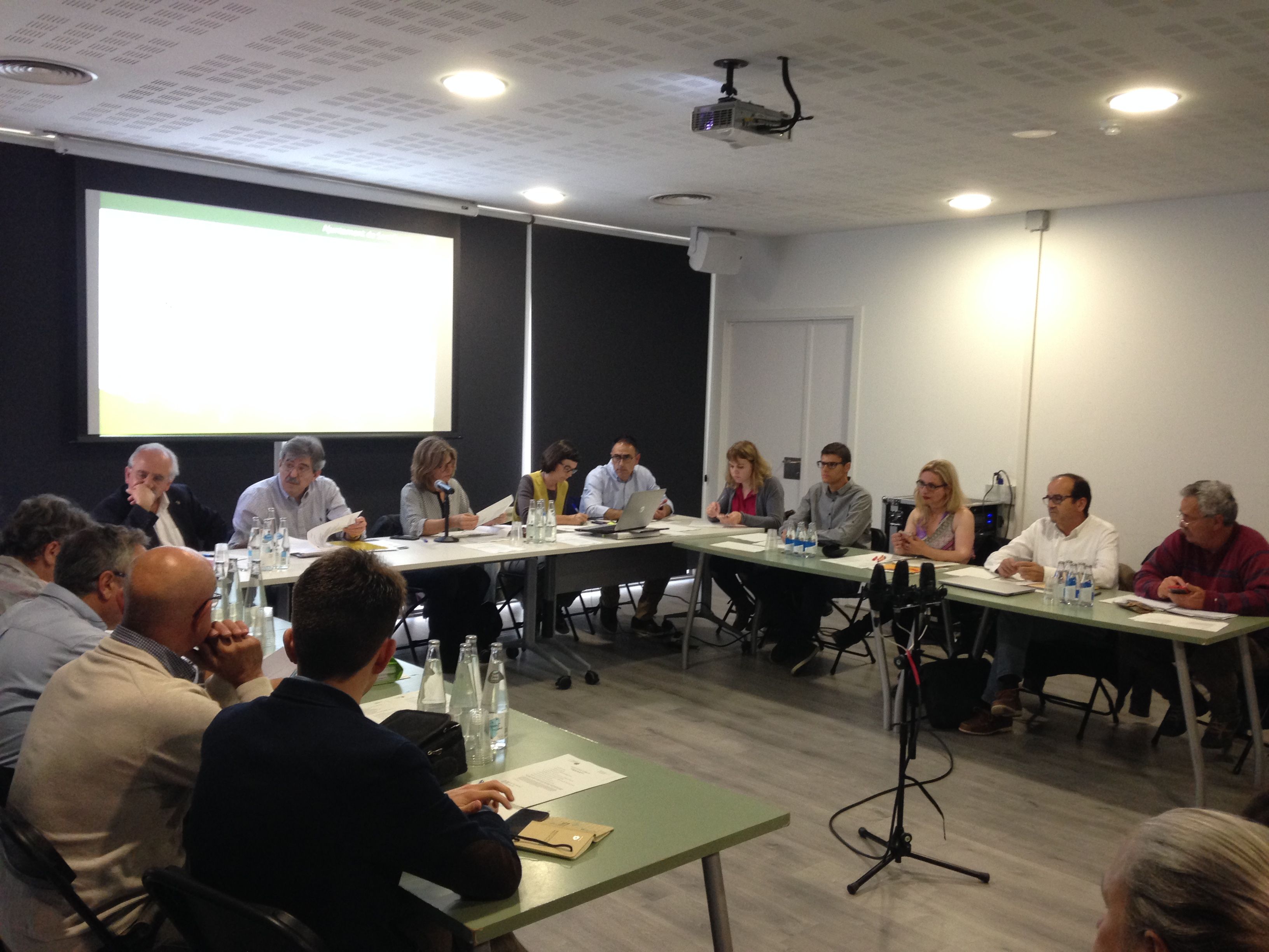 El director de Seguretat Ciutadana de Sant Cugat va participar del Consell de Barri de Mira-sol, el 10 de maig  FOTO: C. Caballé