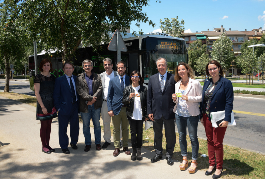 Representants de l'Ajuntament i la concessionària Moventia FOTO: Localpres