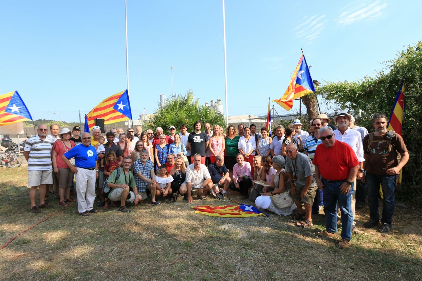 membres de l'ANC, Òmnium i del Consistori han participat de l'acte FOTO: Lali Álvarez