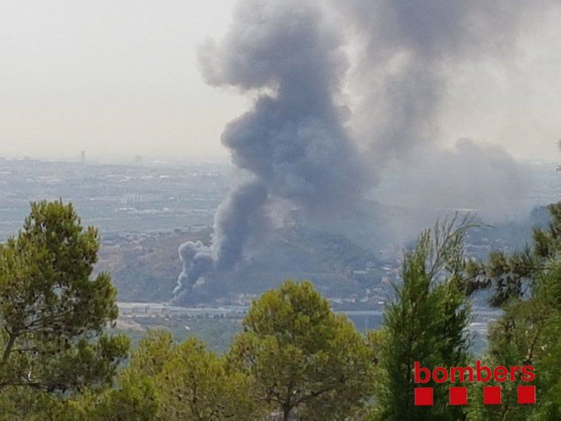 El foc a Cervelló vist des de dalt FOTO: Bombers de la Generalitat