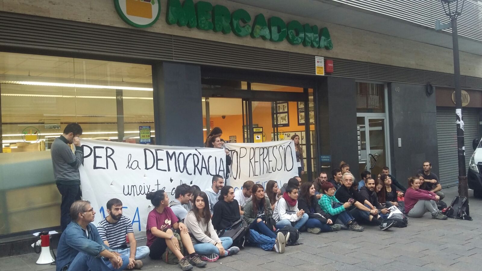 Protesta davant del Mercadona FOTO: Cedida