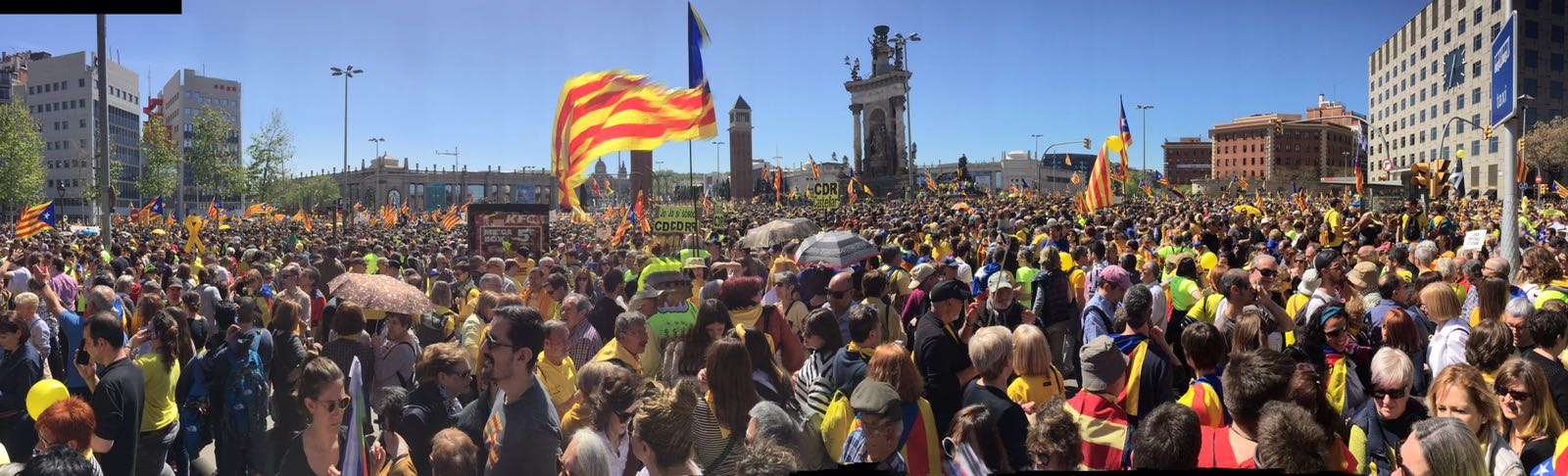 Imatge de la plaça d'Espanya on han estat alguns santcugatencs FOTO: Artur Ribera