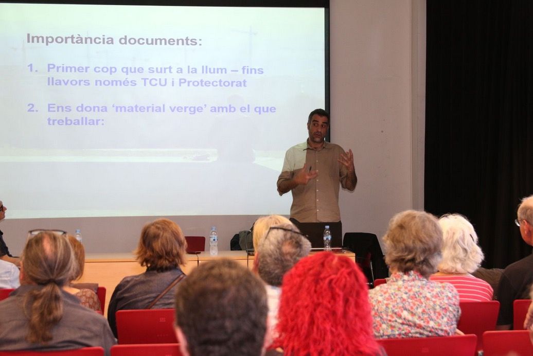 Oriol Güell explicava les seves investigacions periodístiques. FOTO: Lali Álvarez