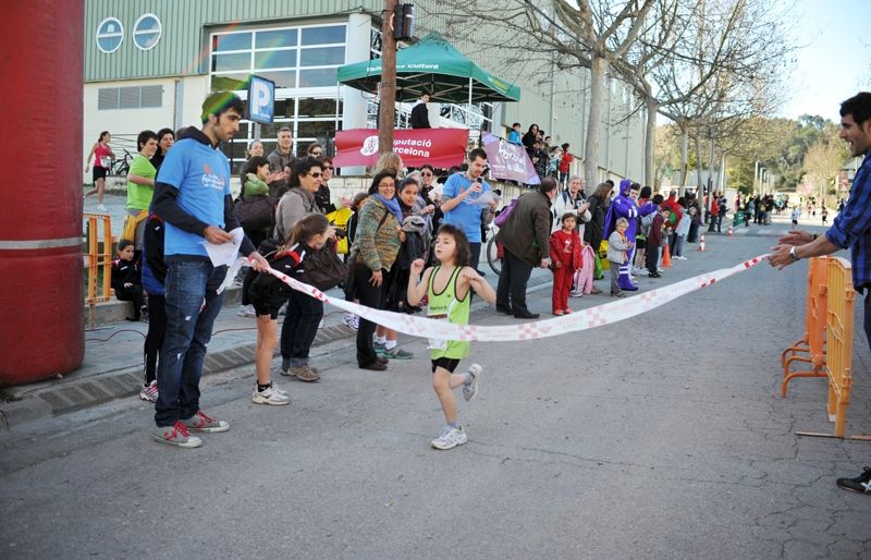 Arriba la guanyadora prebenjamí a la línia de meta