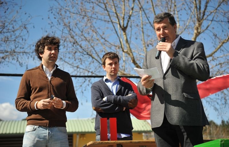 Parlament de Josep Puig, president de l'EMD Valldoreix, amb Xavier Tizón, regidor d'esports de l'Ajuntament de sant Cugat i Xavier Gavaldà, regidor d'esporta de l'EMD Valldoreix.