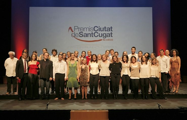 Foto de grup amb tots els participants en una de les gales dels Premis Ciutat Sant Cugat