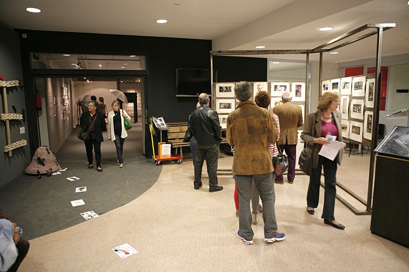 Visita comentada, vestibul de la Casa de Cultura,. Entretallers