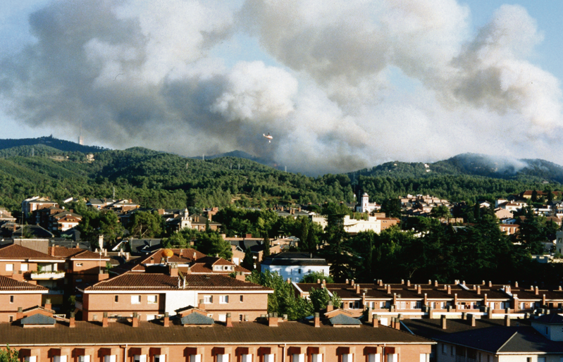 Imatge de la gegantina cortina de fum de l'11 d'agost de 1994