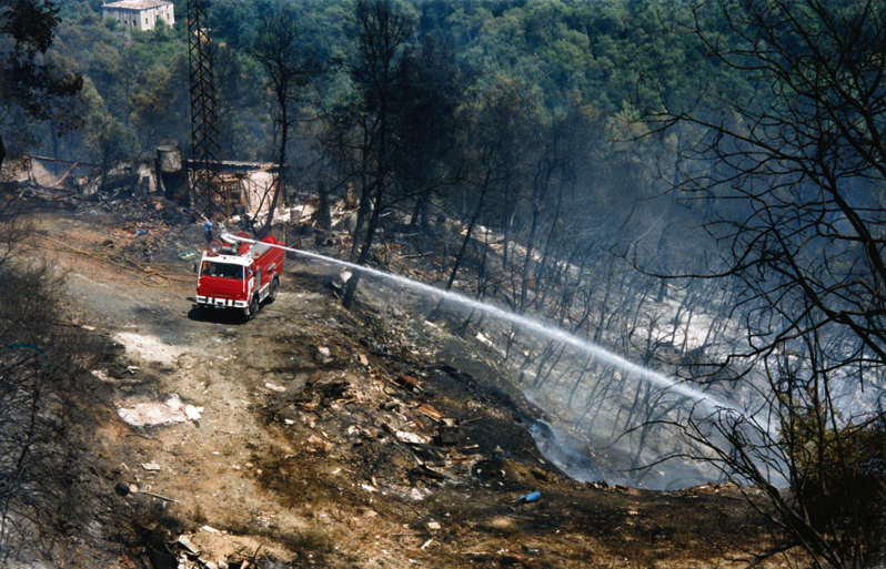 Equips d'extinció en una de les zones de les Planes l'any 94