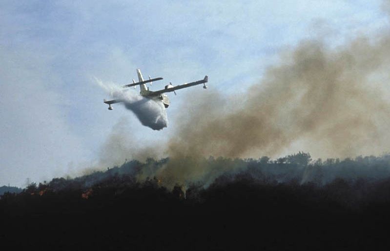 Els dos hidroavions van haver de deixar d'atendre l'incendi del Montseny per apagar el de Collserola