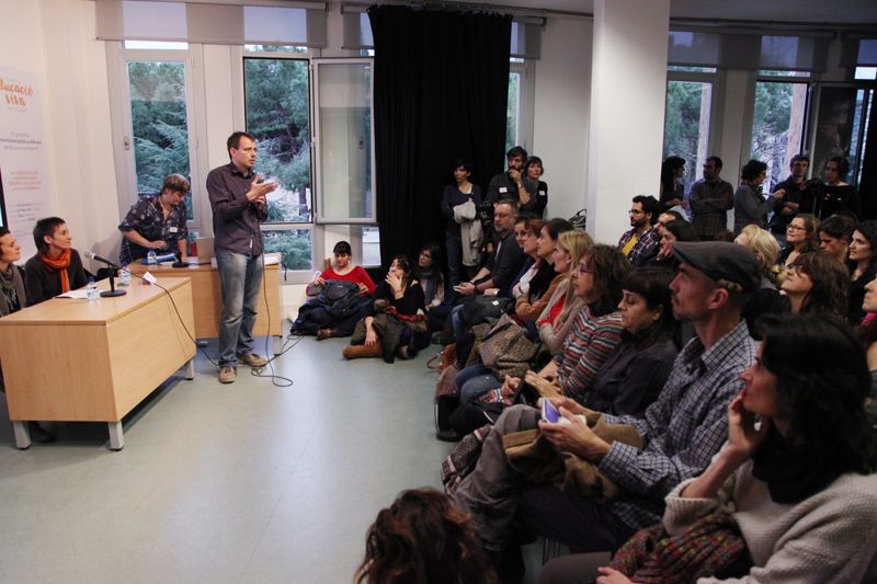 Acte de presentació de l'Escola Viva a Sant Cugat a la Casa de Cultura