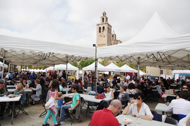 Diumenge: Espai gastronòmic amb concerts a la Plaça del Rei. FOTOS: Lali Puig