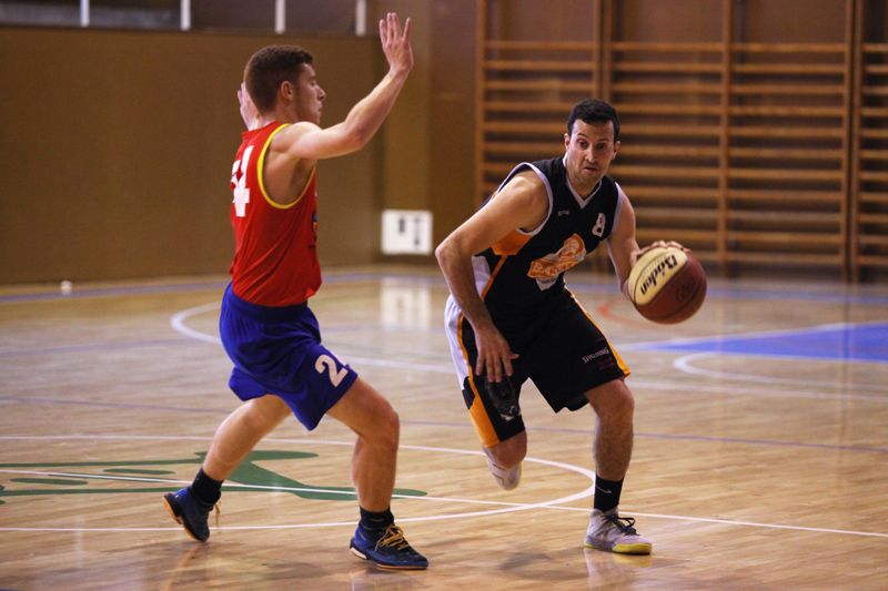 Bàsquet masculí: Qbasket Sant Cugat - ­FC Martinenc a la ZEM Rambla del Celler. FOTOS: Lali Puig