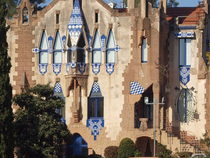  Casa Vasconcel. Feta construir per la família Lluch el 1906, va passar a mans de la família Chaveau l'any 1916. FOTO: Artur Ribera