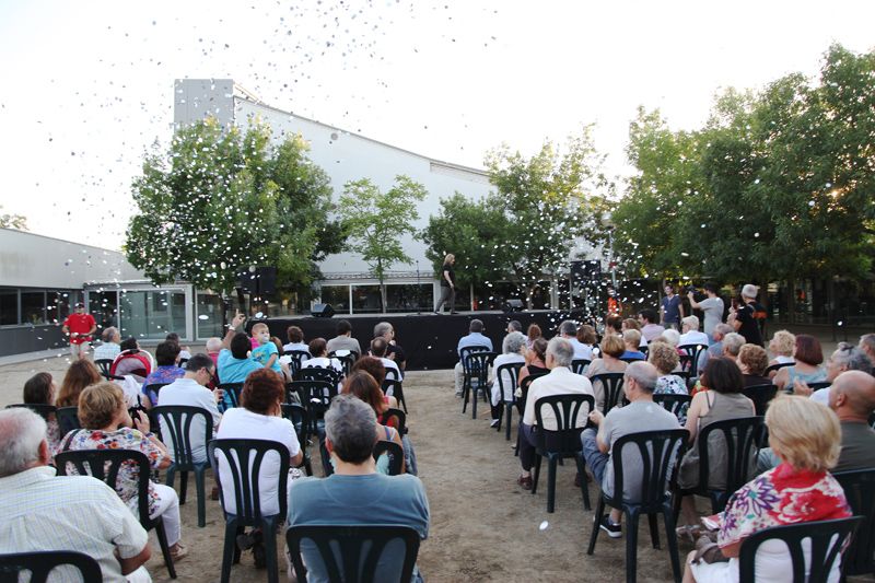 Festa Major Mira-sol: Pregó a càrrec de Marta Pessarrodona i esclat de Festa amb els Diables i Tabalers al Casal de Mira-sol. FOTOS: Lali Puig