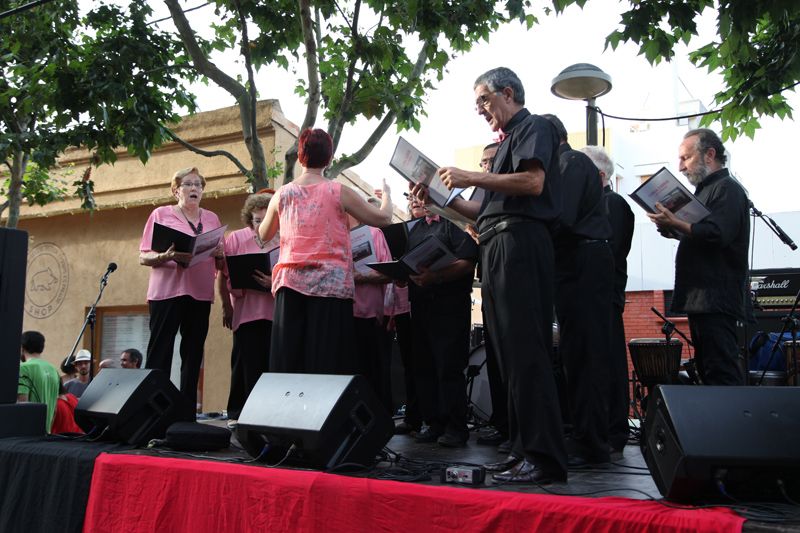 Concert de la Coral Tardor i de la Coral Javata de La  Floresta a la Plaça Miquel Ros. FOTOS: Lali Puig