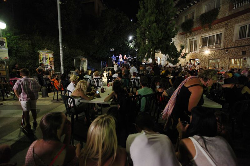 Concert de Festa Major de La Floresta a la Plaça Josep Playà. FOTOS: Lali Puig