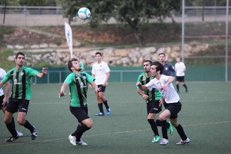 Futbol: Derbi santcugatenc. Junior FC B - CFU Mira-sol Baco al Junior. FOTOS: Lali Puig