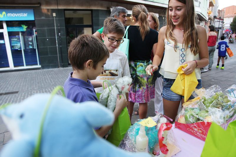 Dia Mundial de l'Alzheimer: Tómbola solidària a la Plaça Doctor Galtés.  FOTOS: Lali Puig