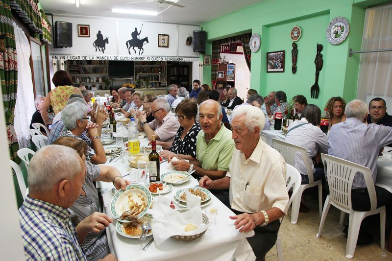 Jornades Culturals del Centro Castellano-Manchego: Dinar típic en homenatge als presents. FOTOS: Lali Puig